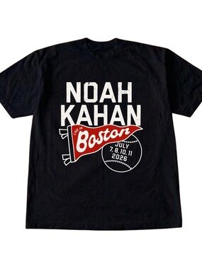 Gildan Noah Kahan Graphic Tee - Black & Red